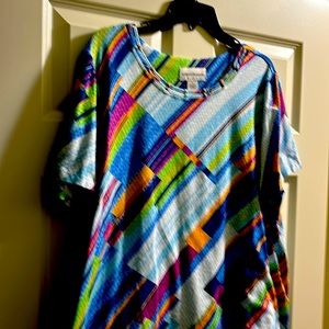 Alfred Dunner short sleeve top.  Blues/green/pink/orange colored.  Size XLG